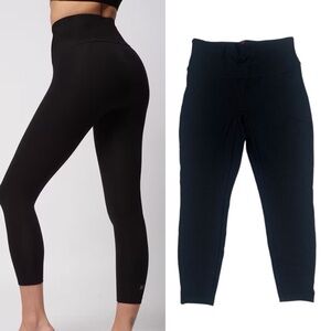 Spanx Black High Waisted Shape-Wear Ankle Cropped Leggings